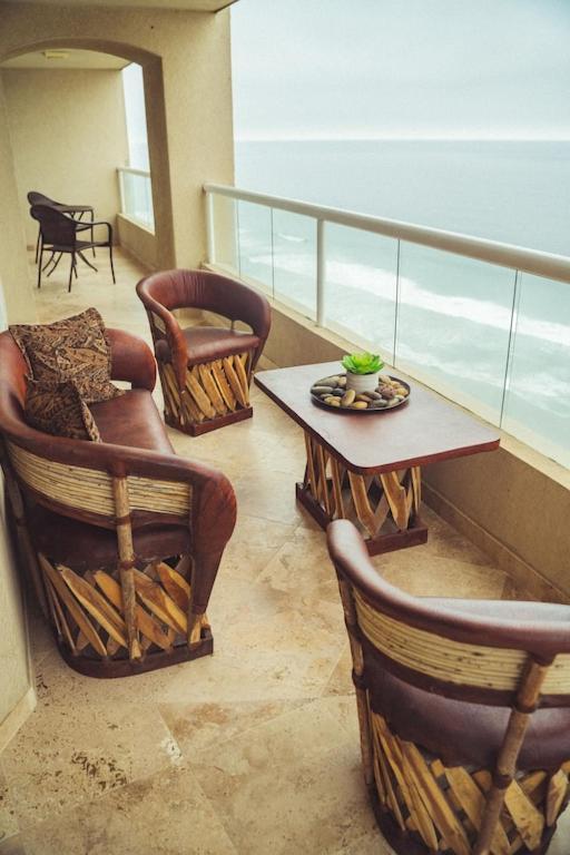 Apartamento 'Luxury Oceanfront Penthouse With Pools, Jacuzzis And Spectacular Ocean Views' Rosarito Exterior foto