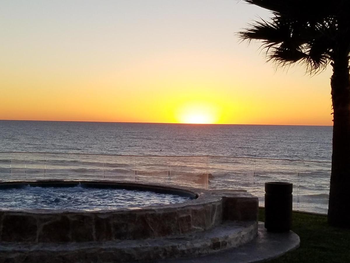 Apartamento 'Luxury Oceanfront Penthouse With Pools, Jacuzzis And Spectacular Ocean Views' Rosarito Exterior foto